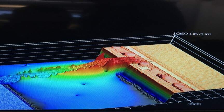 articles-zuk0004-04-3d-rendering-of-three-gold-wires