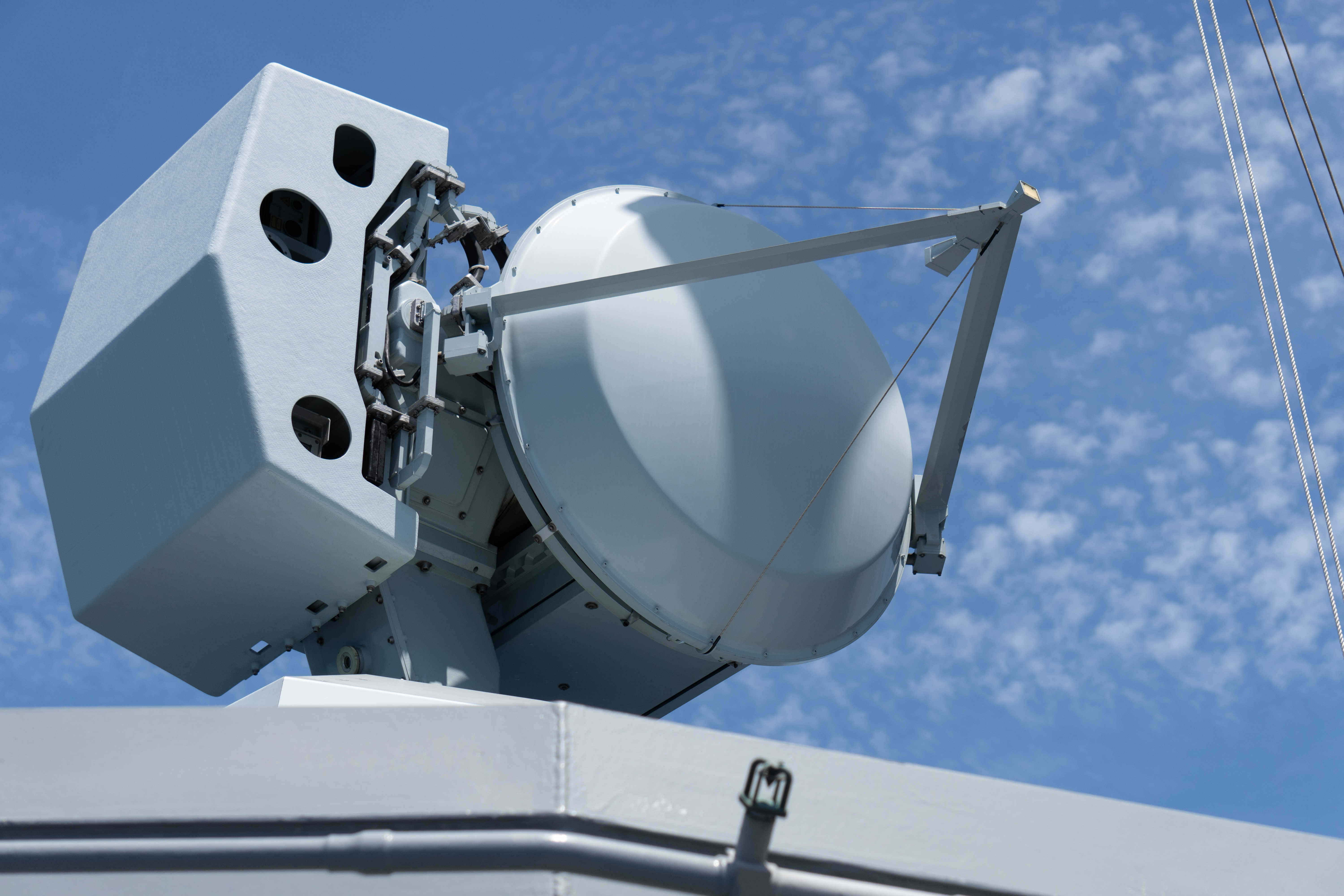 Naval onboard fire control radar